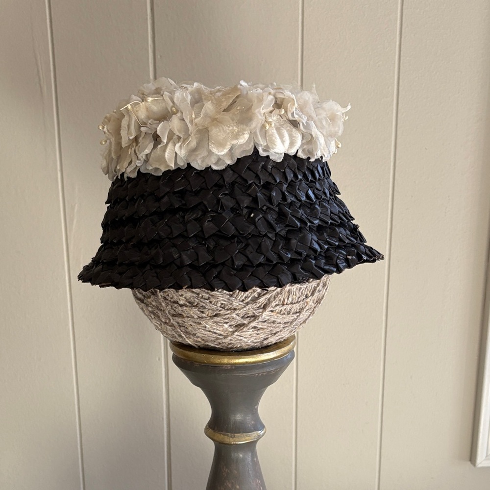 Vintage 1960's Black and Cream Flowers Woven Hat